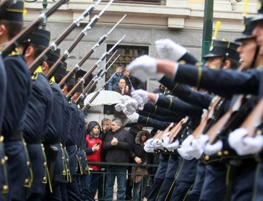 Νέο «μαχαίρι» φέρνει στα ειδικά μισθολόγια το μνημόνιο